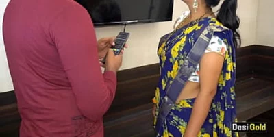 Indian Bhabhi Entices TV Mechanic For Fuck-A-Thon With Clear Hindi Audio